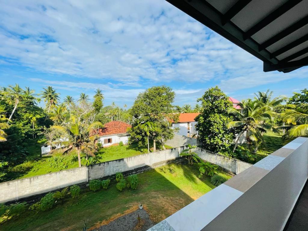 Dk Zur Einkenr Hotel Ahangama Exterior foto